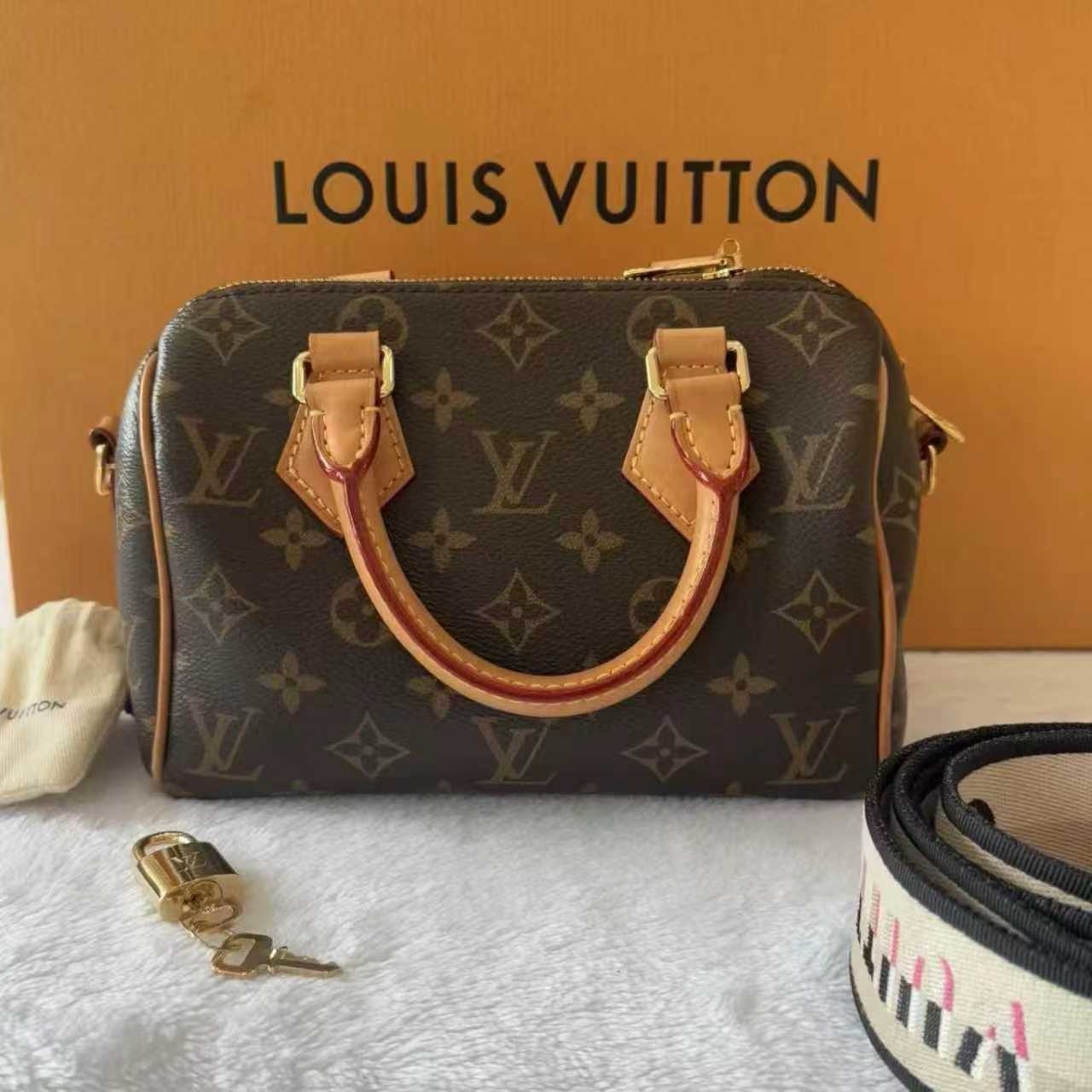 Pre-owned Louis Vuitton Speedy20 Monogram Canvas Handbag with Original Strap &Keys Classic Design