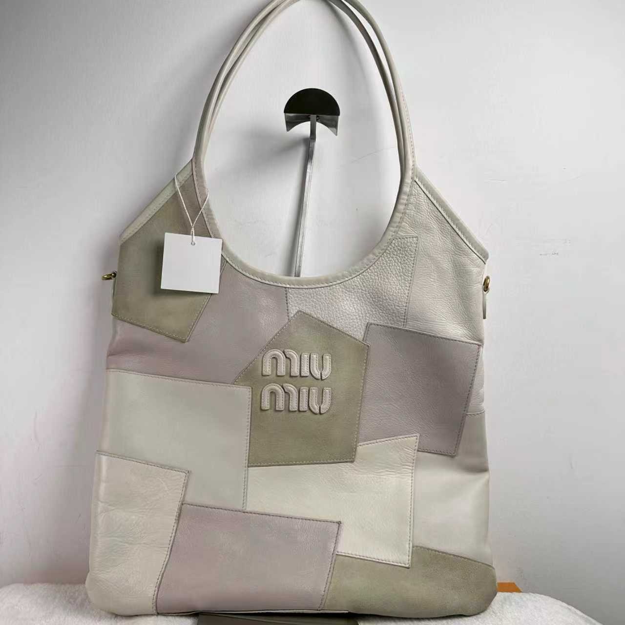 Pre-owned BJ1102505010 Miu Miu lvy White Multicolor Calfskin Tote Handbag Shoulder Bag