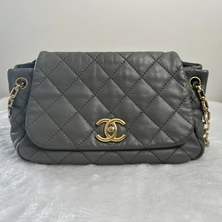 Pre-owned Chanel Chain Puffer Cloud Bag Gray Cowhide Shoulder Bag