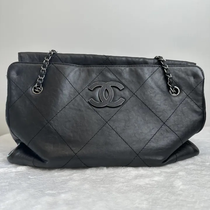 Pre-owned Chanel Travel line Airport Bag Black Cowhide Tote Bag BJ2011