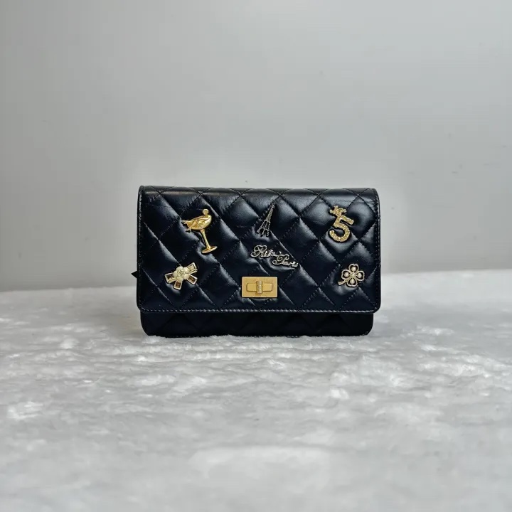 Pre-owned Chanel Limited Edition Badge 2.55 WOC Chain Bag Black Gold Cowhide Shoulder Bag Crossbody Bag BJ2018-2019