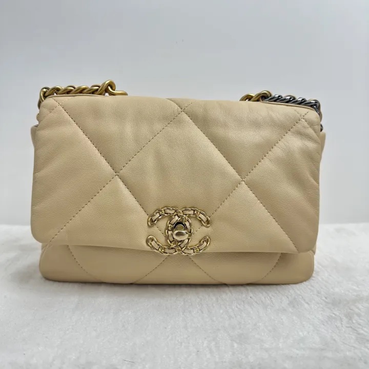 Pre-owned Chanel 19 Beige Lambskin Shoulder Bag Crossbody Bag BJ2020