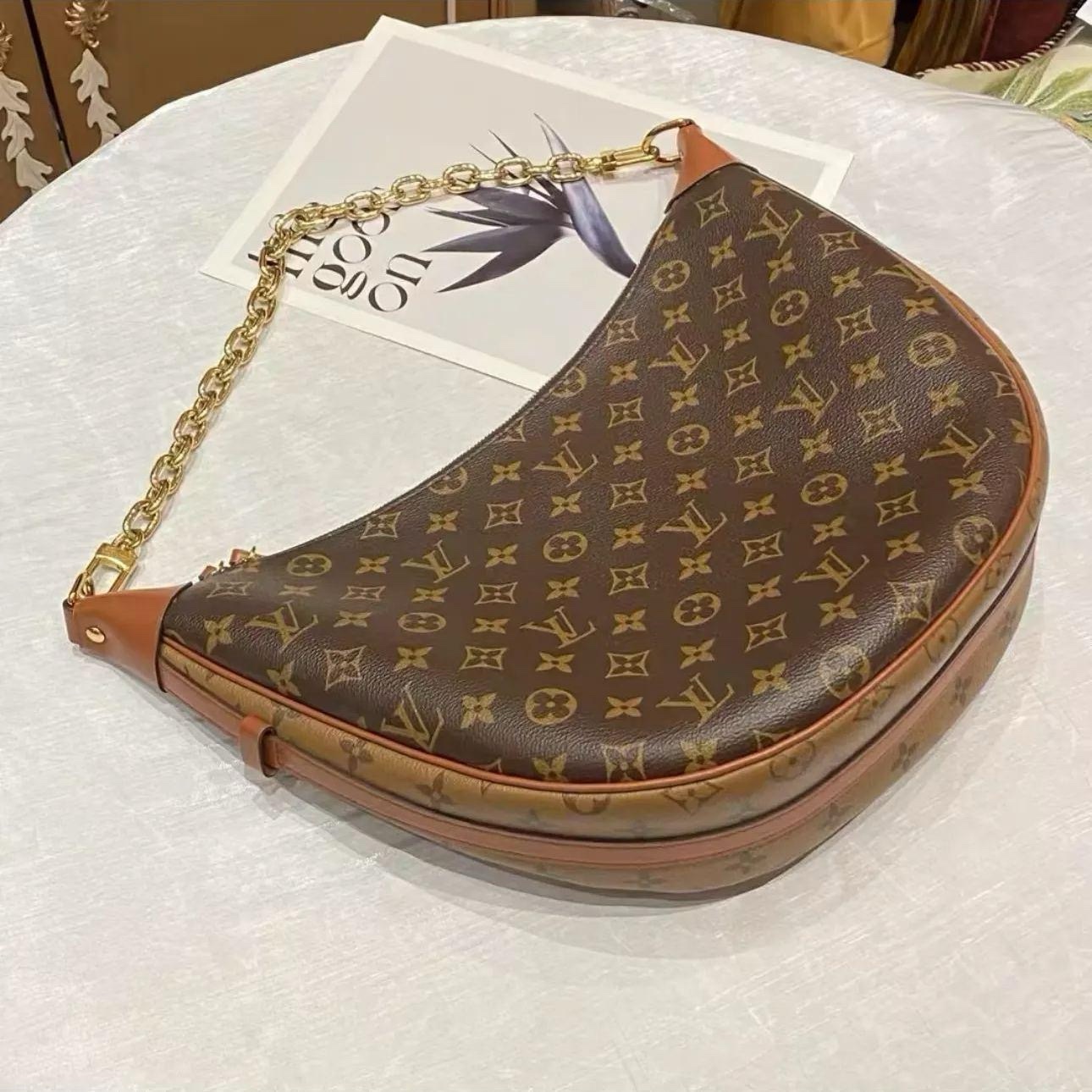 Pre-owned BJ1109905015 Louis Vuitton Loop Hobo GM